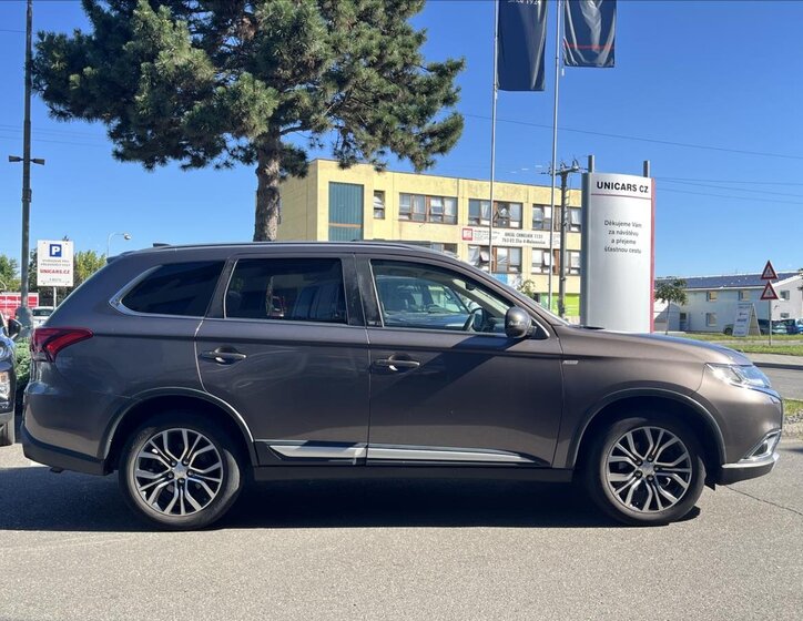 Mitsubishi Outlander SUV / Terénní 2,3 l 110 kw