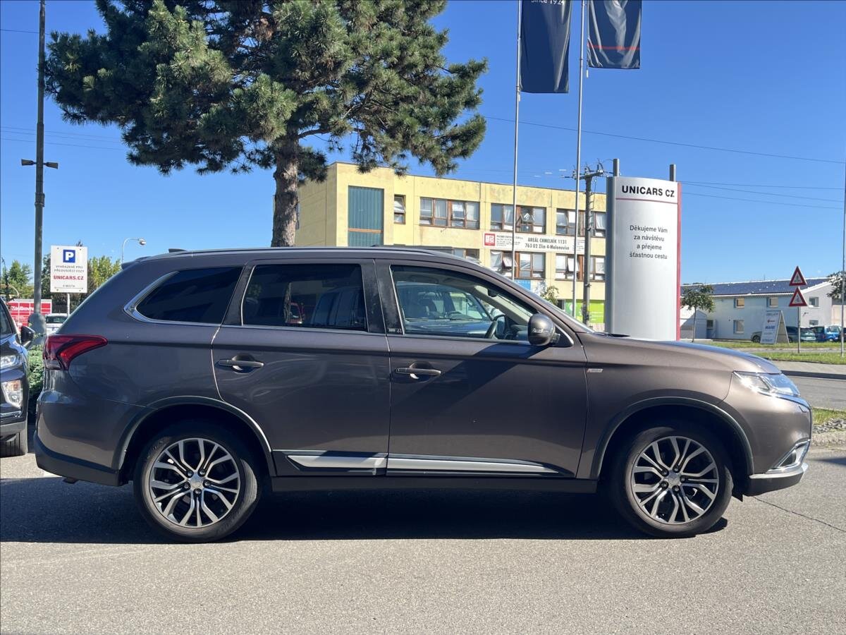 Mitsubishi Outlander SUV / Terénní 2,3 l 110 kw