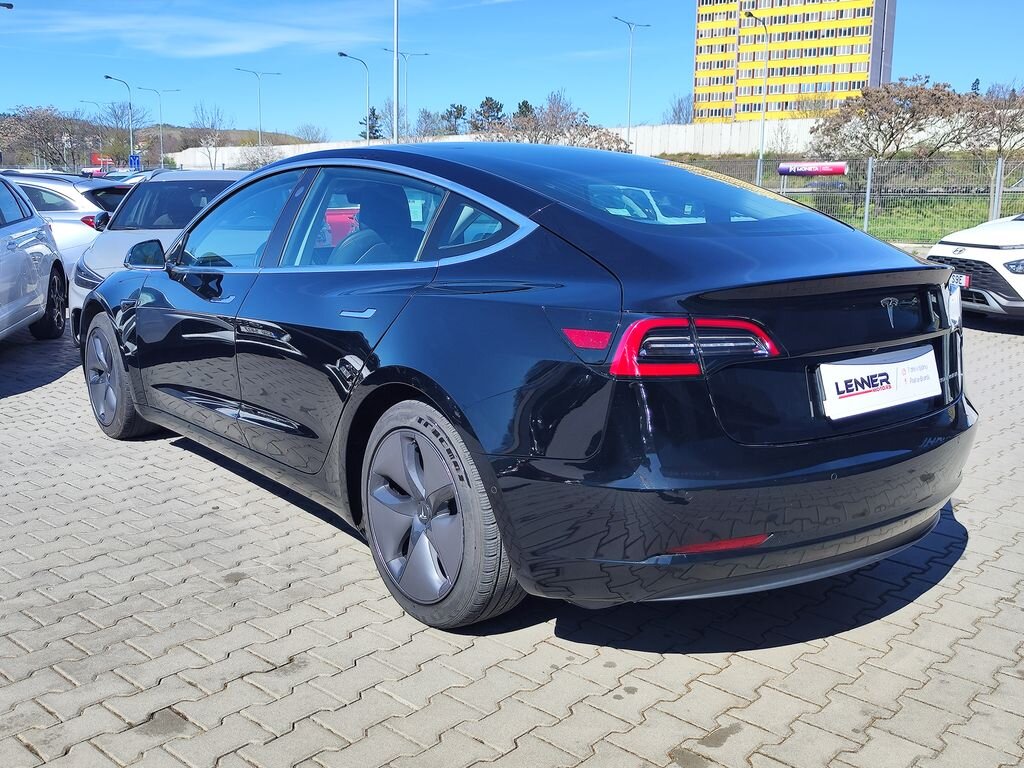Tesla Model 3 Sedan / Limuzína 0,0 155 kw