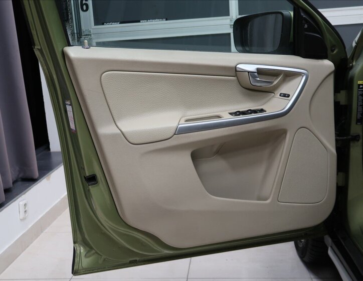 Volvo XC60 SUV / Terénní 2,4 l 120 kw