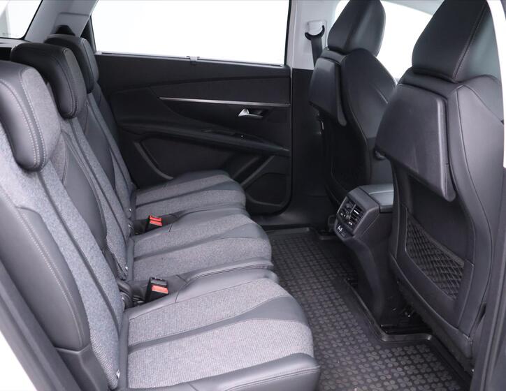 Peugeot 5008 13
