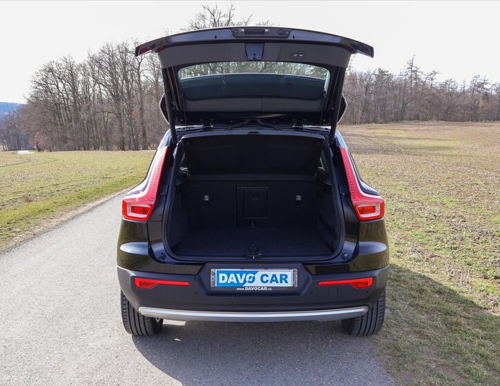 Volvo XC40 SUV / Terénní 2,0 l 140 kw