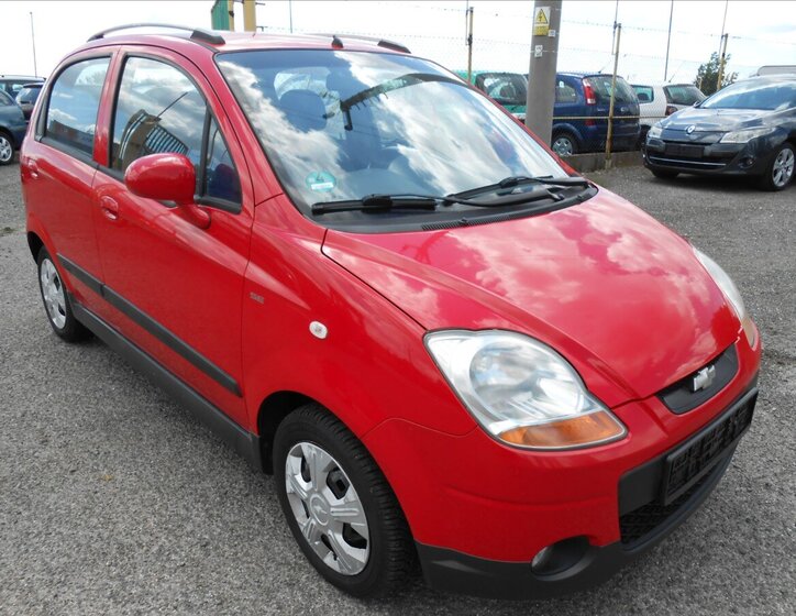 Chevrolet Spark Hatchback 995,0 49 kw