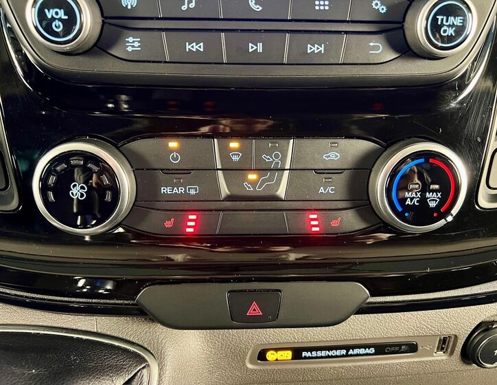 Ford Tourneo Custom 18