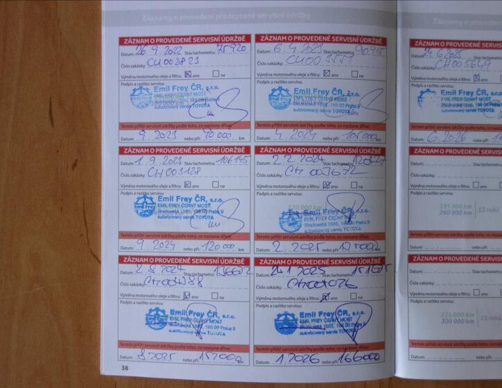 Toyota Corolla Sedan / Limuzína 1,6 l 97 kw