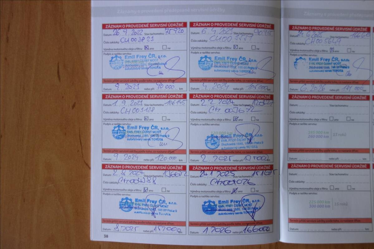 Toyota Corolla Sedan / Limuzína 1,6 l 97 kw