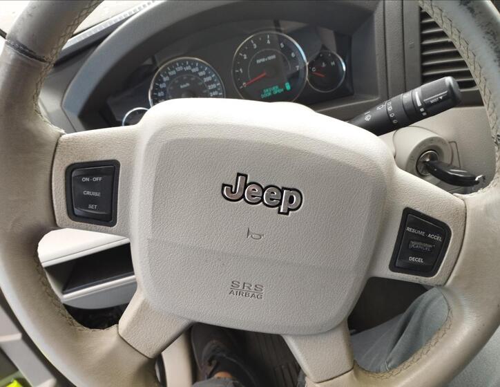 Jeep Grand Cherokee 12