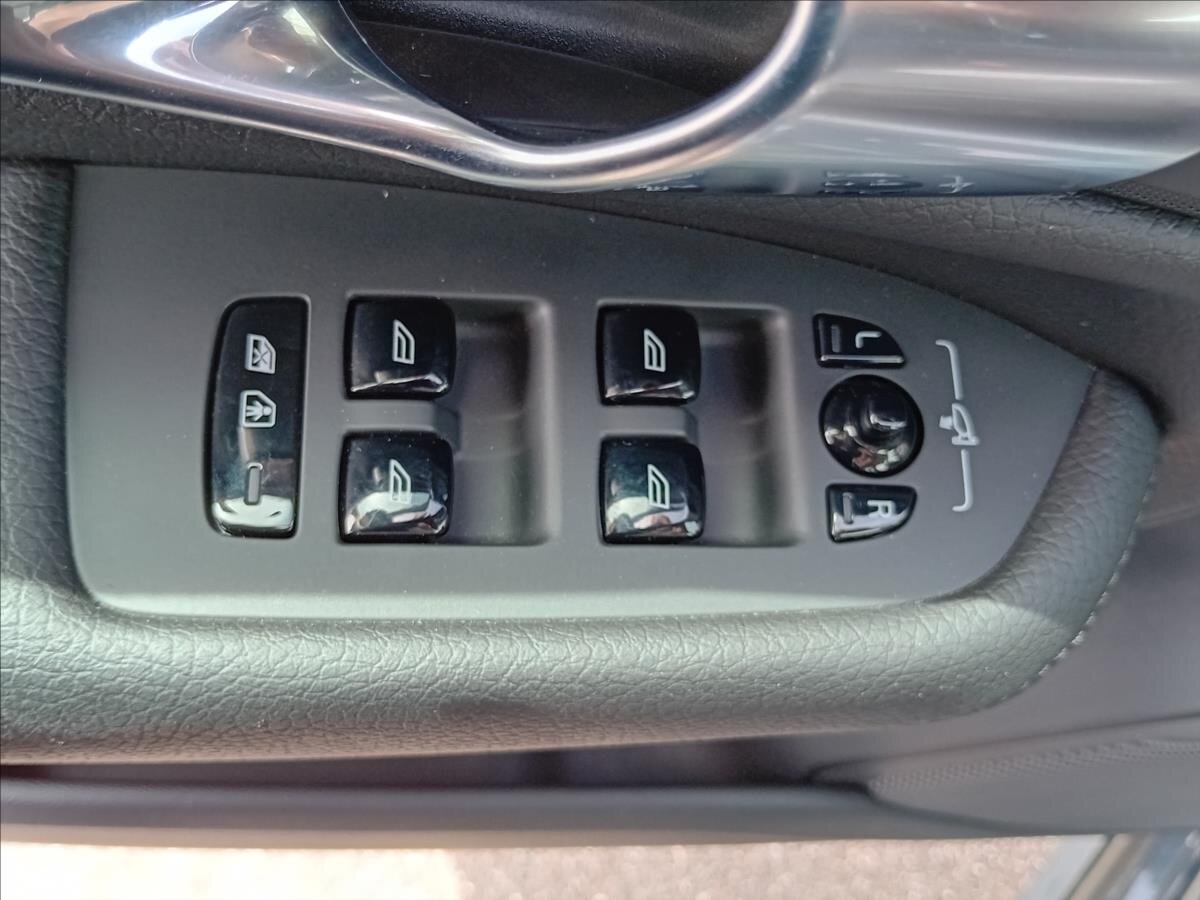 Volvo XC90 SUV / Terénní 2,0 l 173 kw