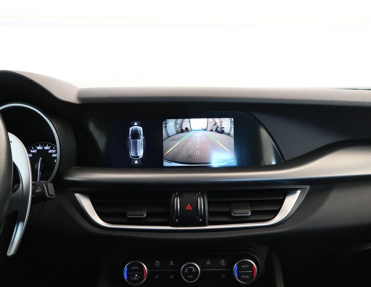 Alfa Romeo Stelvio 34