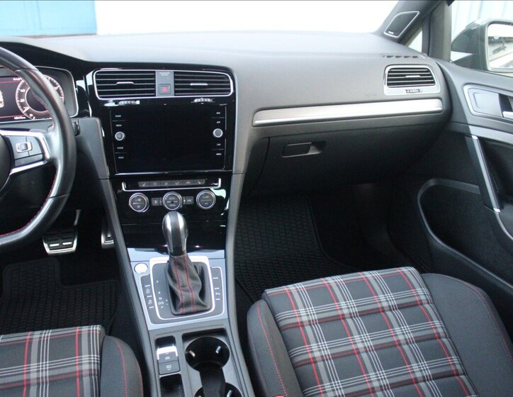 Volkswagen Golf Hatchback 2,0 l 180 kw