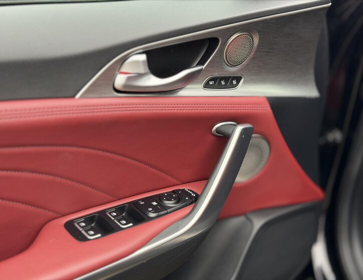 KIA Stinger Hatchback 3,3 l 269 kw