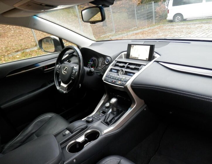 Lexus NX 300h 14