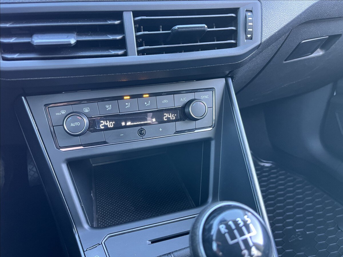 Volkswagen Polo Hatchback 999,0 48 kw