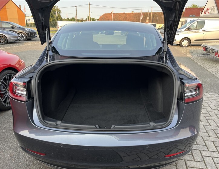 Tesla Model 3 36