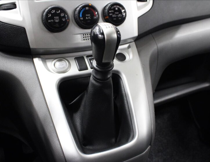 Nissan NV200 25