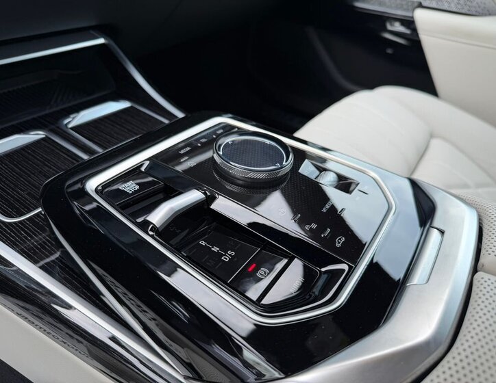 BMW Řada 7 Sedan / Limuzína 3,0 l 360 kw