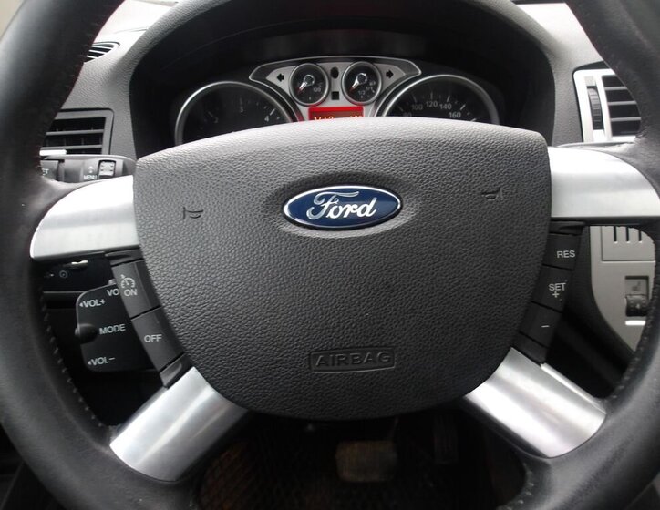 Ford Kuga SUV 2,0 l 120 kw