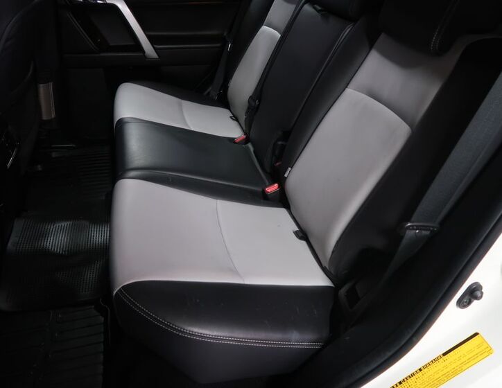 Toyota Land Cruiser 11