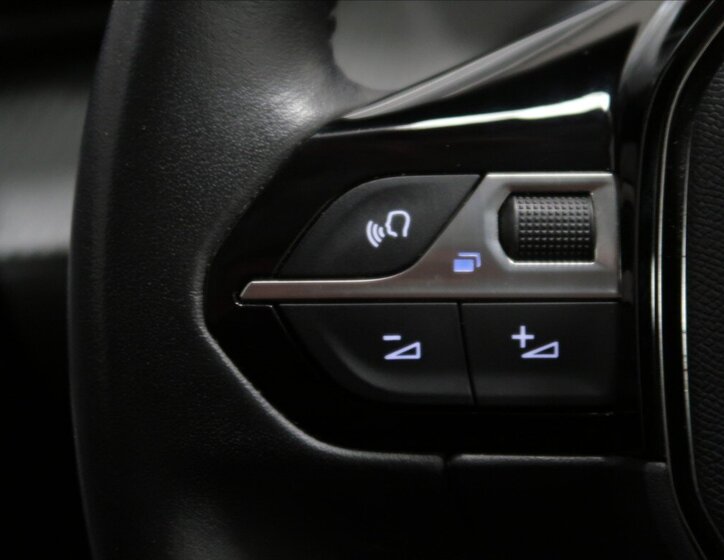 Peugeot 2008 SUV / Terénní 1,2 l 74 kw