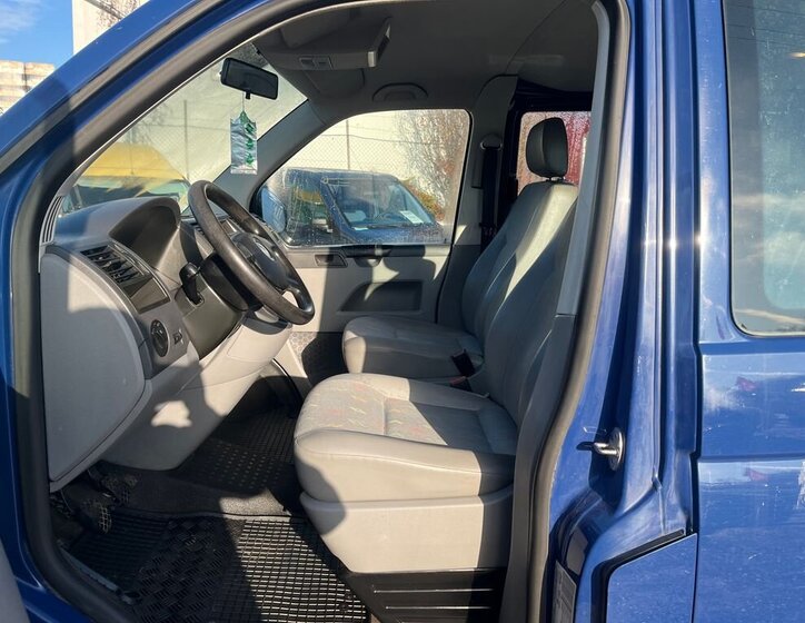 Volkswagen Caravelle 12