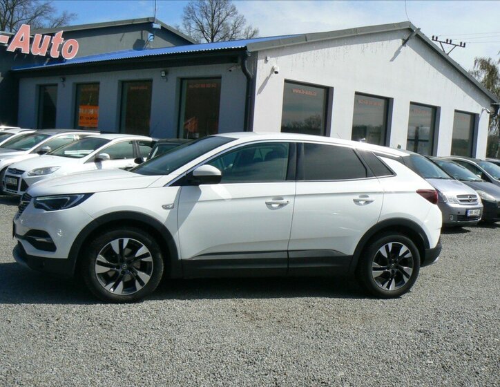 Opel Grandland X SUV / Terénní 1,2 l 96 kw