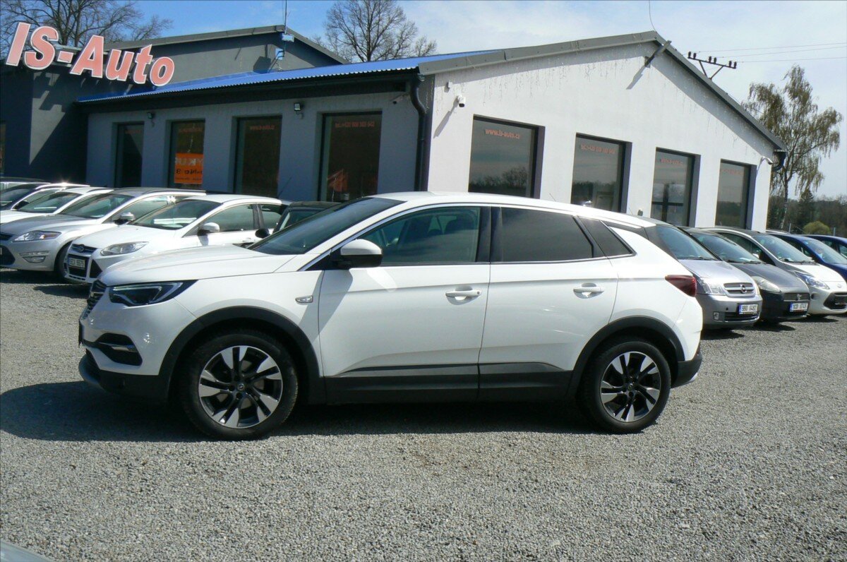 Opel Grandland X SUV / Terénní 1,2 l 96 kw
