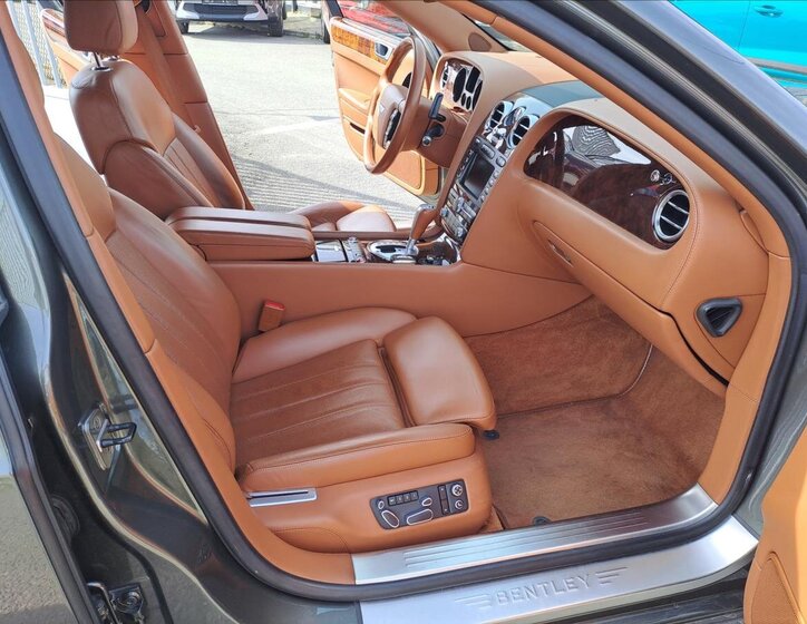 Bentley Flying Spur Sedan / Limuzína 6,0 l 412 kw