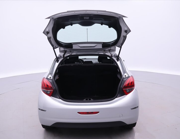 Peugeot 208 Hatchback 1,2 l 60 kw