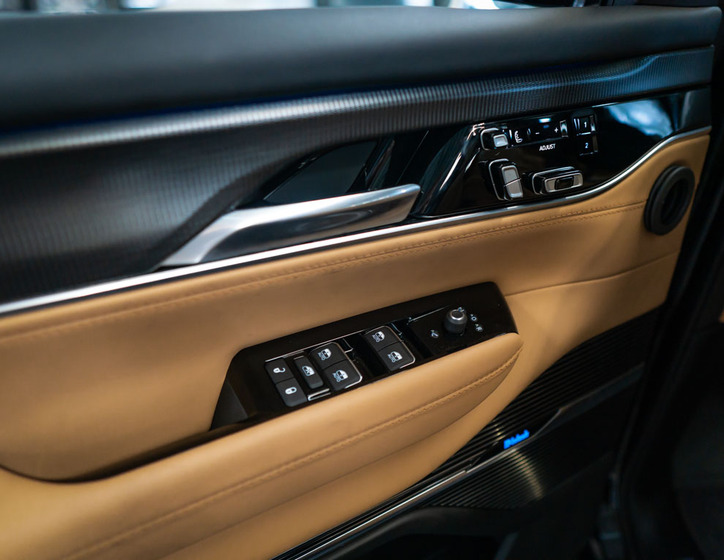 Jeep Grand Wagoneer 19