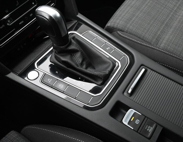 Volkswagen Passat 24