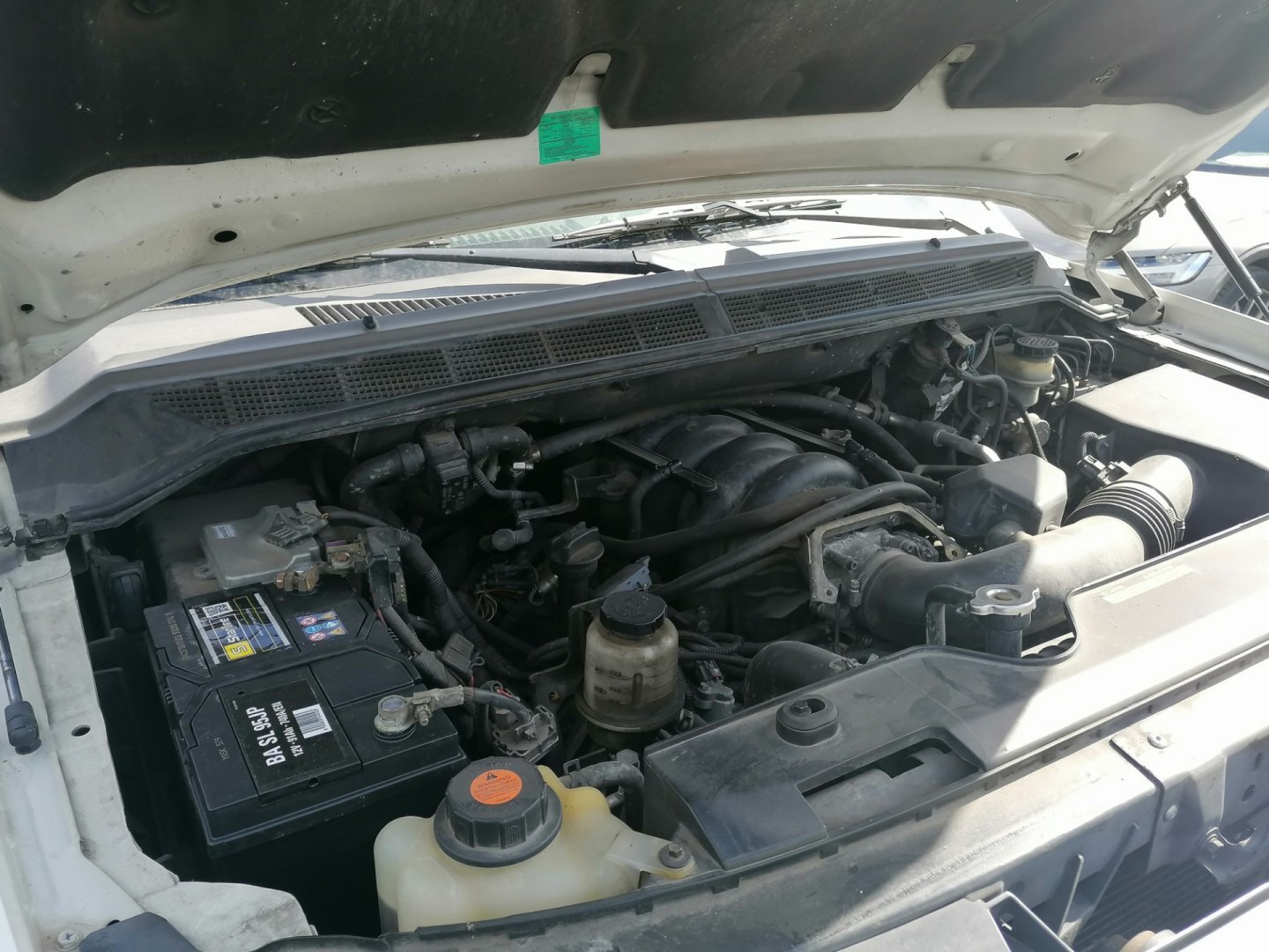 Nissan Armada SUV / Terénní 5,6 l 233 kw