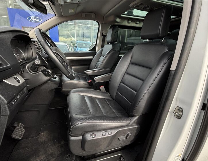 Peugeot Traveller 26