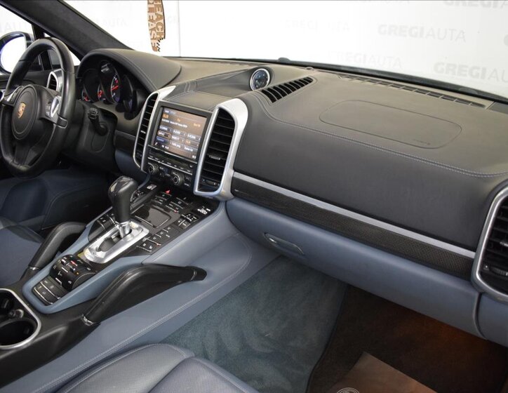 Porsche Cayenne SUV 4,8 l 405 kw