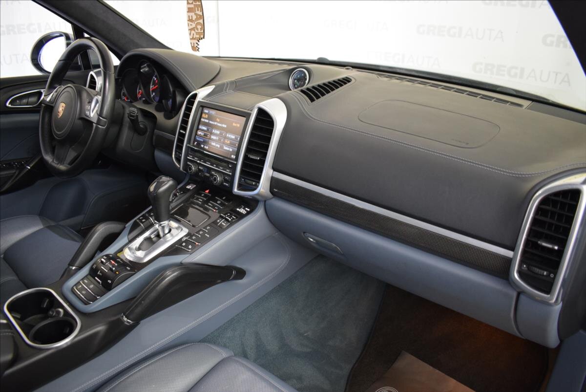 Porsche Cayenne SUV 4,8 l 405 kw