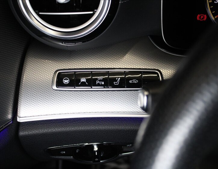 Mercedes-Benz Třídy E 28