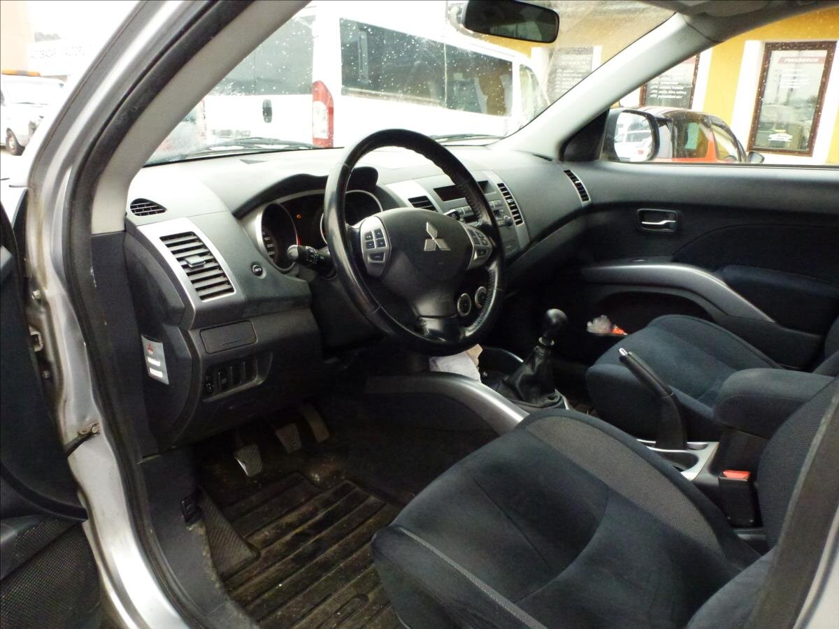 Mitsubishi Outlander SUV / Terénní 2,0 l 103 kw