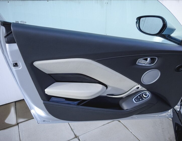 Aston Martin V8 Vantage Kupé 4,0 l 375 kw