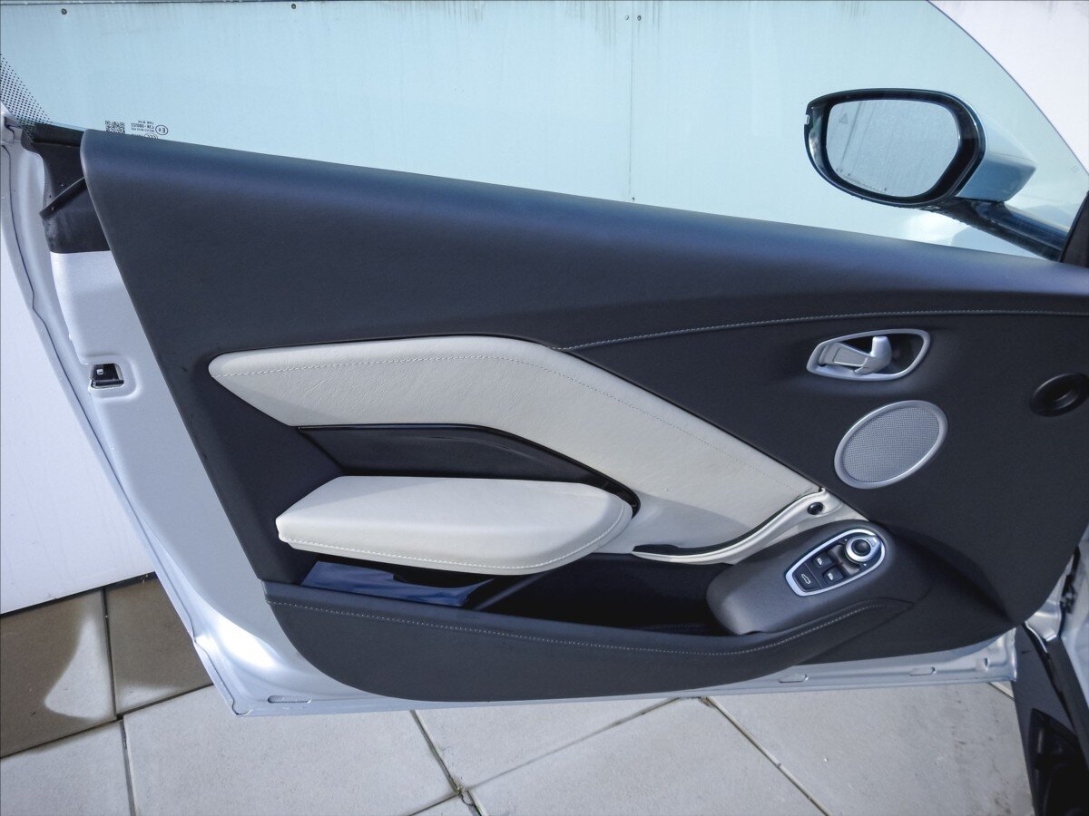 Aston Martin V8 Vantage Kupé 4,0 l 375 kw