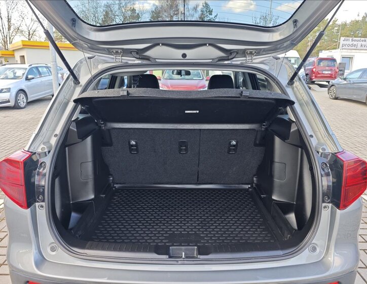 Suzuki Vitara SUV / Terénní 998,0 82 kw