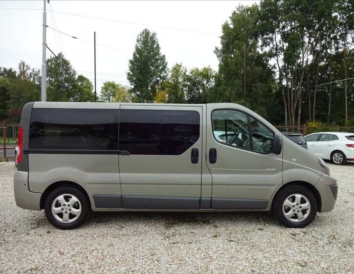 Renault Trafic 8