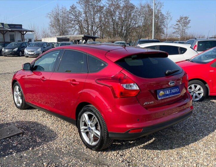 Ford Focus Hatchback 998,0 92 kw