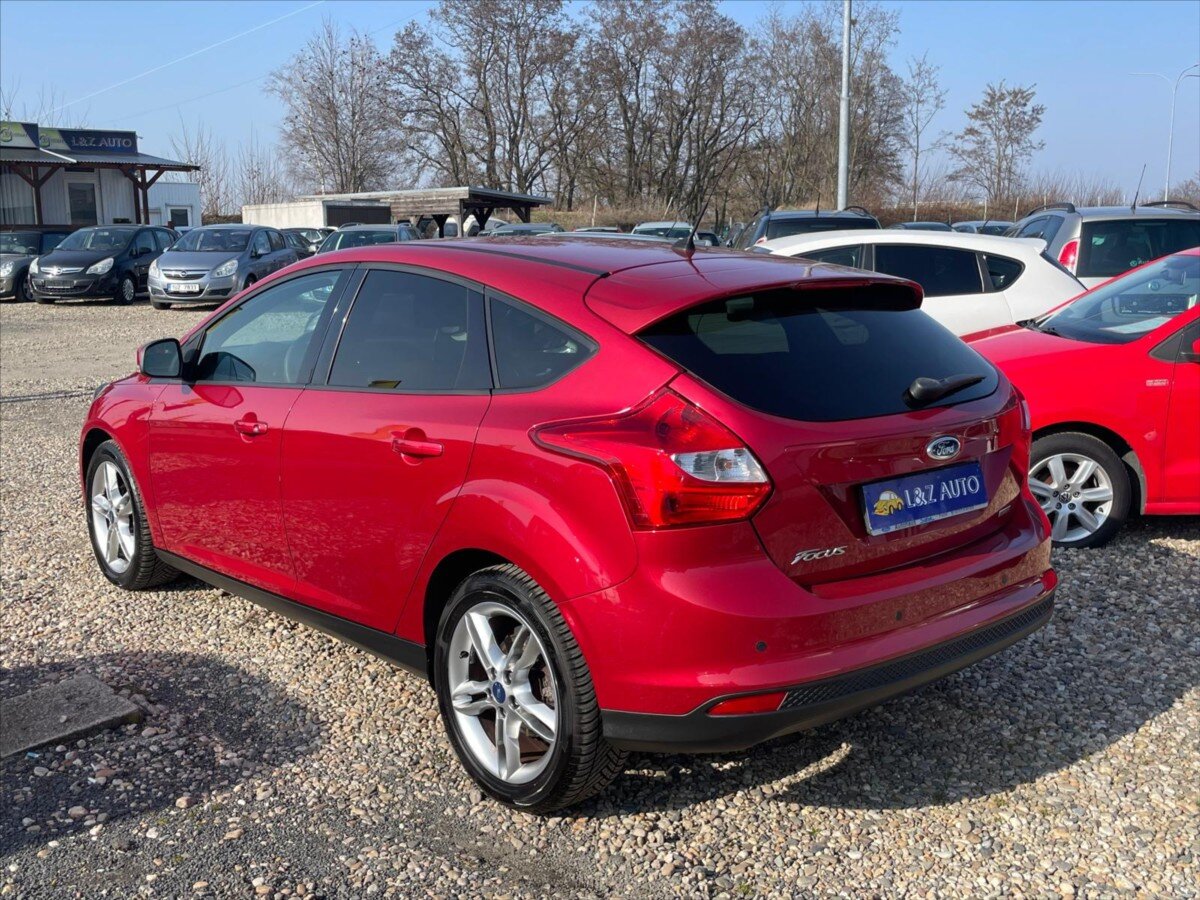 Ford Focus Hatchback 998,0 92 kw