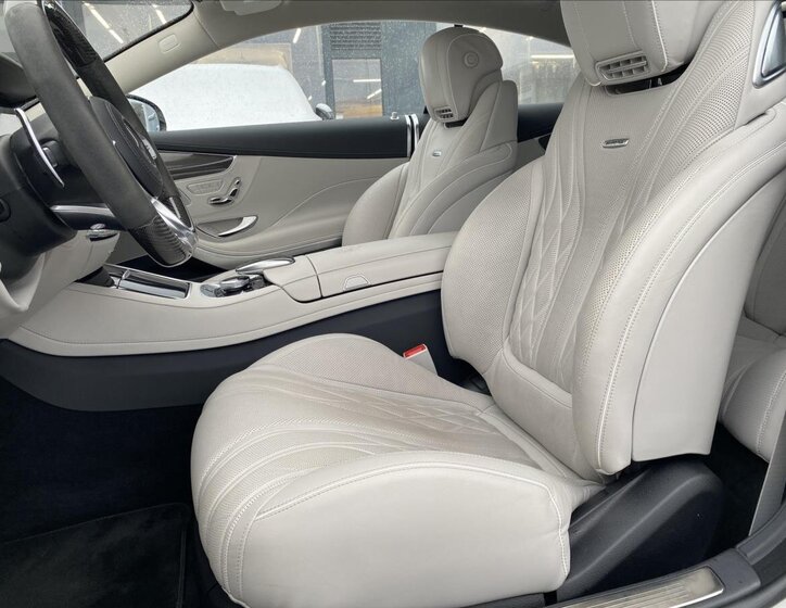 Mercedes-Benz Třídy S Kupé 4,0 l 450 kw