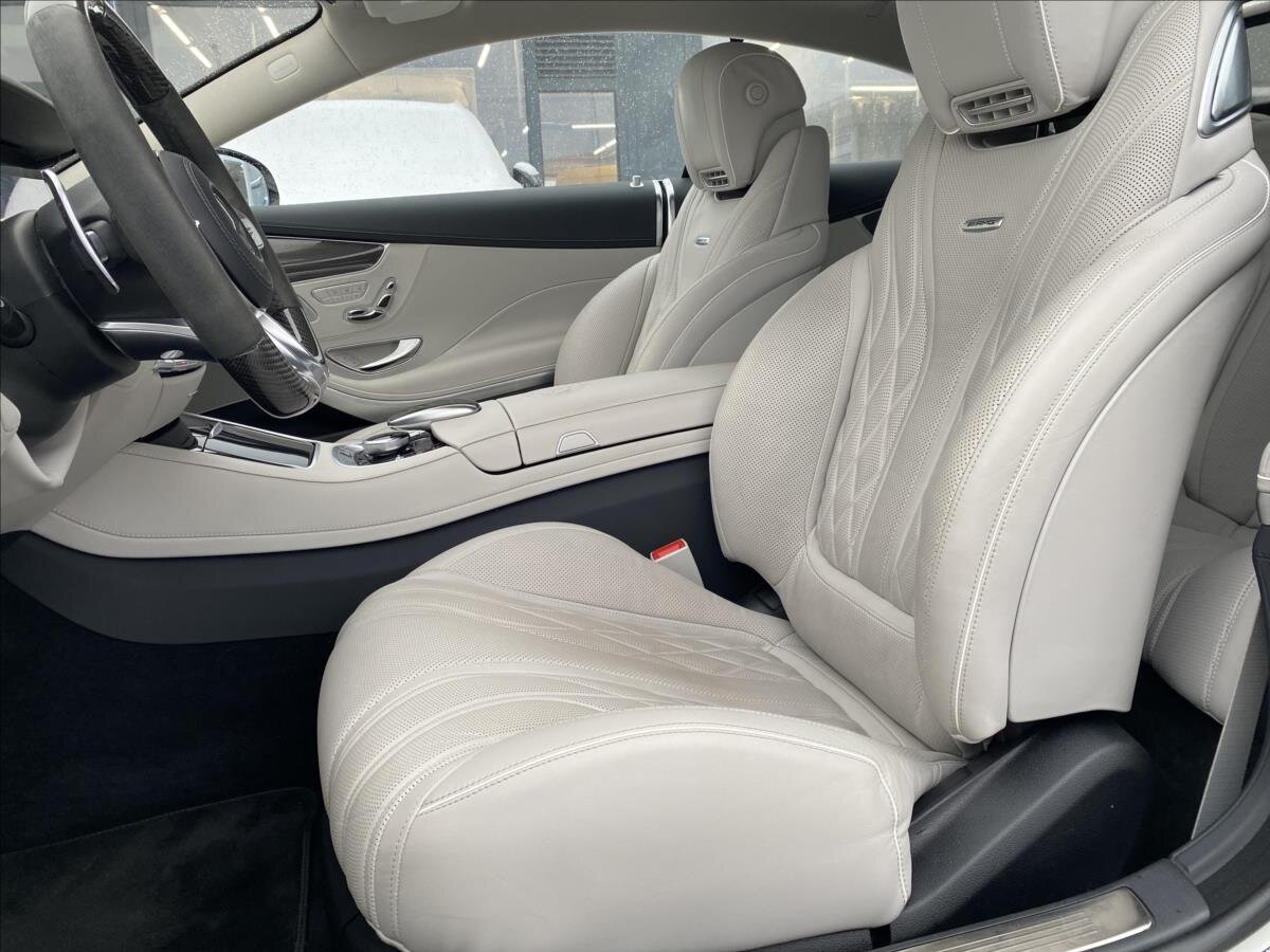 Mercedes-Benz Třídy S Kupé 4,0 l 450 kw