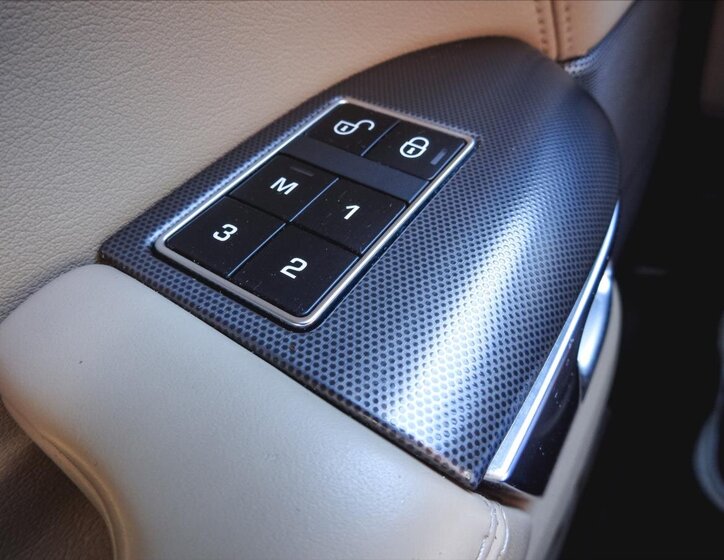 Land Rover Range Rover Sport SUV 4,4 l 250 kw