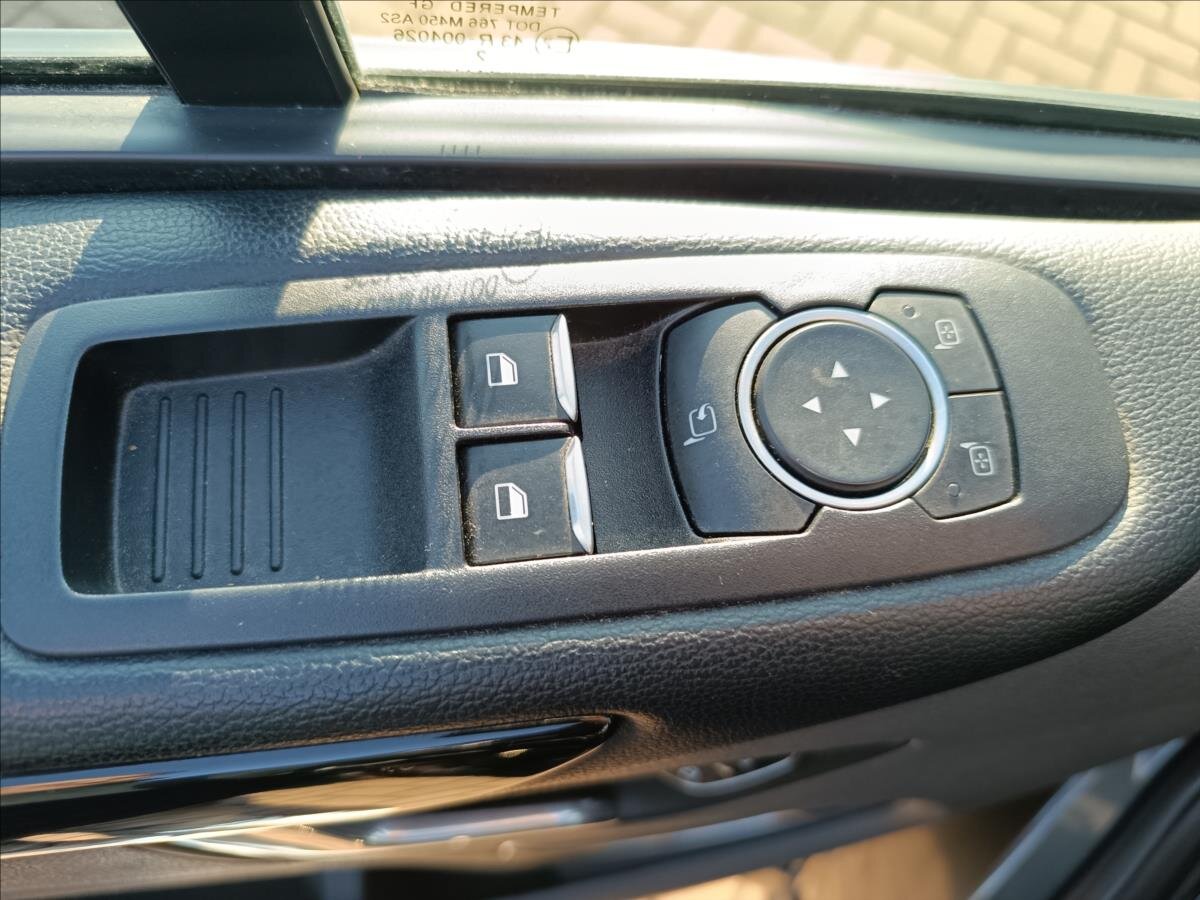 Ford Tourneo Custom MPV 2,0 l 110 kw