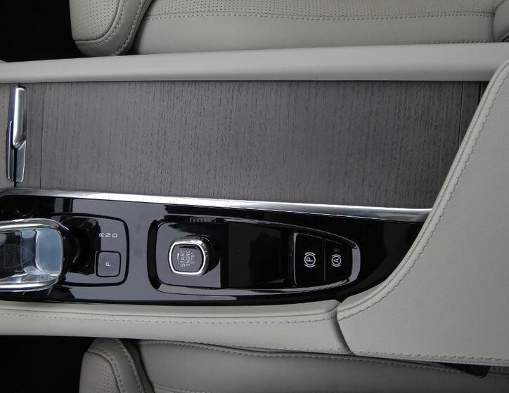 Volvo XC90 SUV / Terénní 2,0 l 173 kw