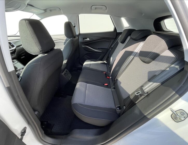 Opel Grandland SUV / Terénní 1,5 l 96 kw