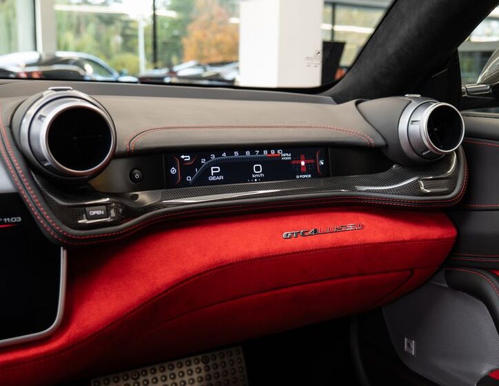 Ferrari GTC4 Lusso 16