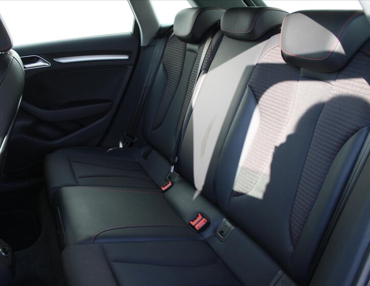 Audi S3 Hatchback 2,0 l 221 kw